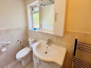 Shower room- click for photo gallery